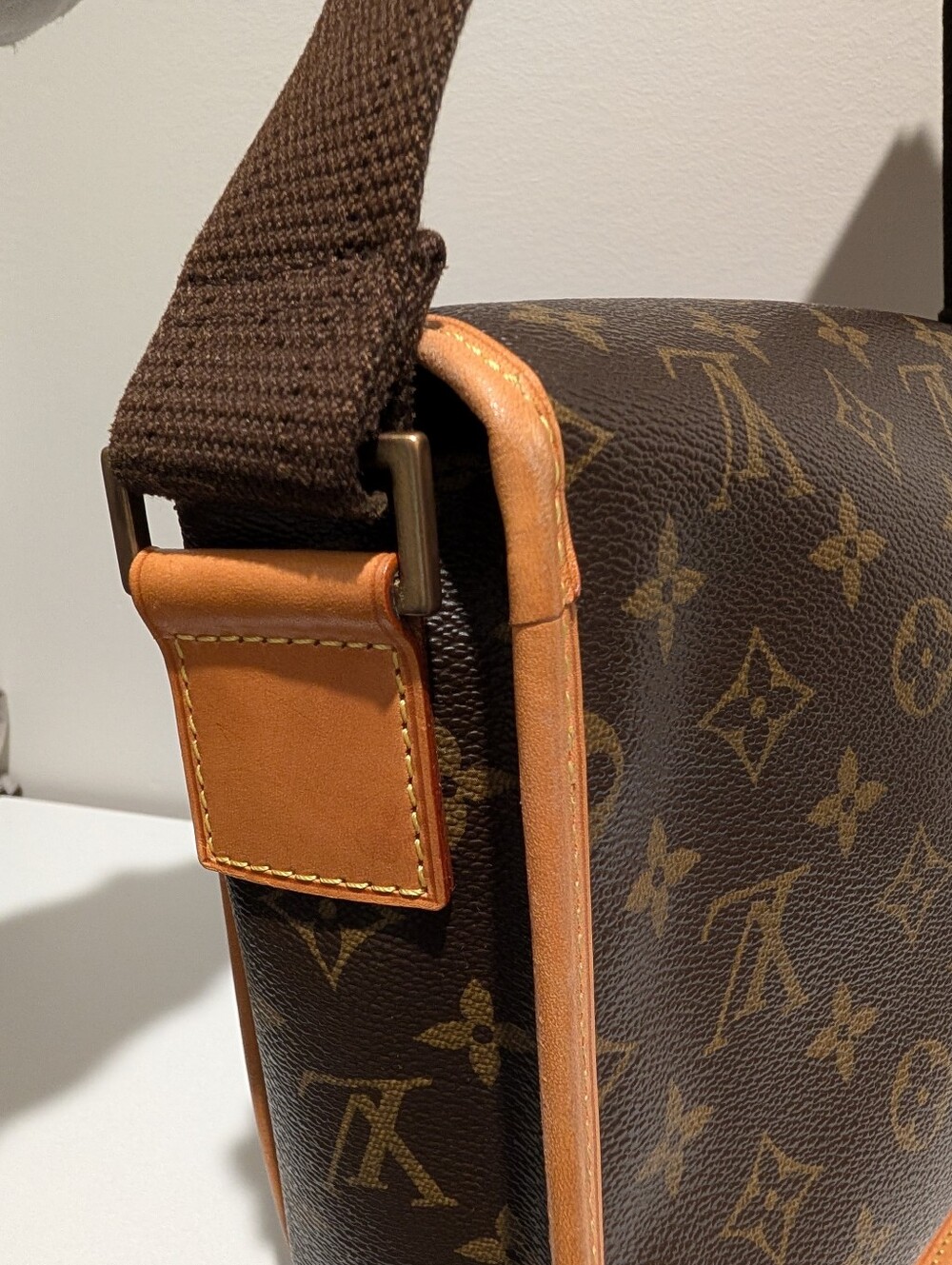 Louis Vuitton Monogram Bosphore Messenger PM – Excellent Condition COA Included - Picture 11 of 16
